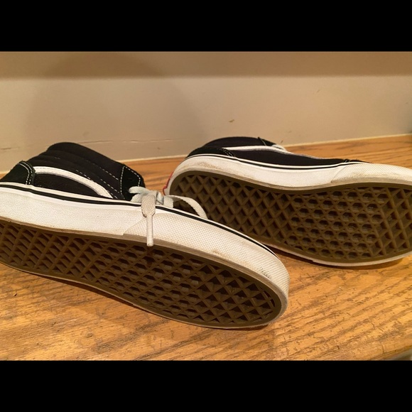Vans High-top sneaker. Kids size 2.5 (US) - Picture 2 of 3